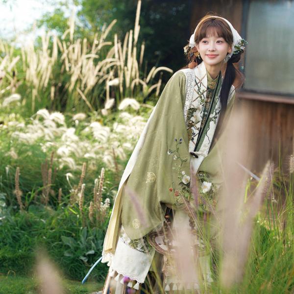 花柄刺繍 明制レディース漢服 [十三余--陌上青篱]