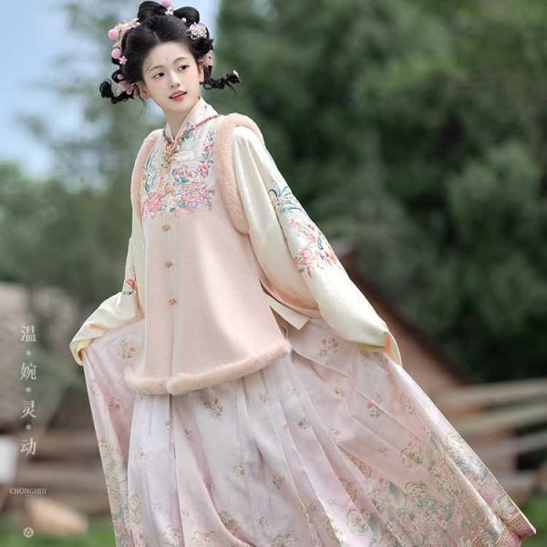 花柄刺繍 明制レディース漢服【重回汉唐绯烟霞】