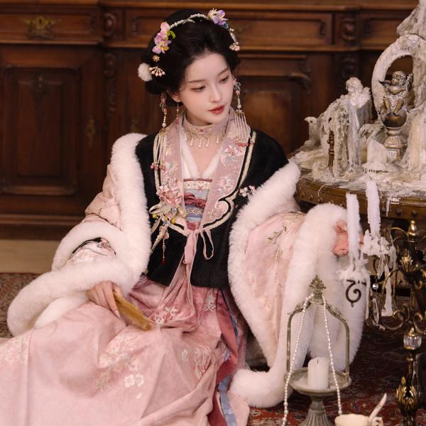 花柄刺繍レディース漢服　远山乔【粉墨千金】