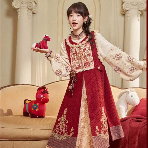 刺繍レディース漢服　[十三余--赤马宝相]