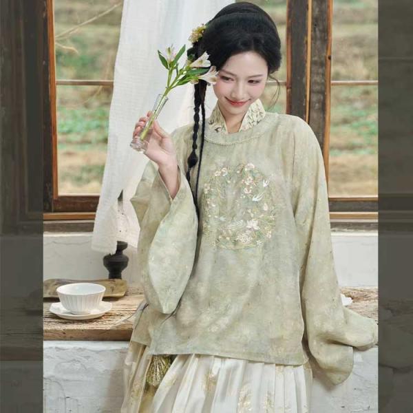 烫金（型押しホイル加工）＆刺繍入り 明式漢服 　十三余[燕衔枝]