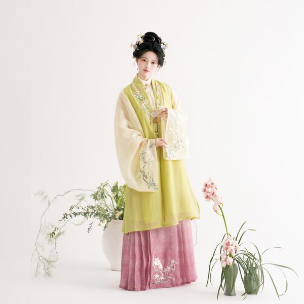 花柄刺繍 明制漢服　静还决 蘸水莺寰
